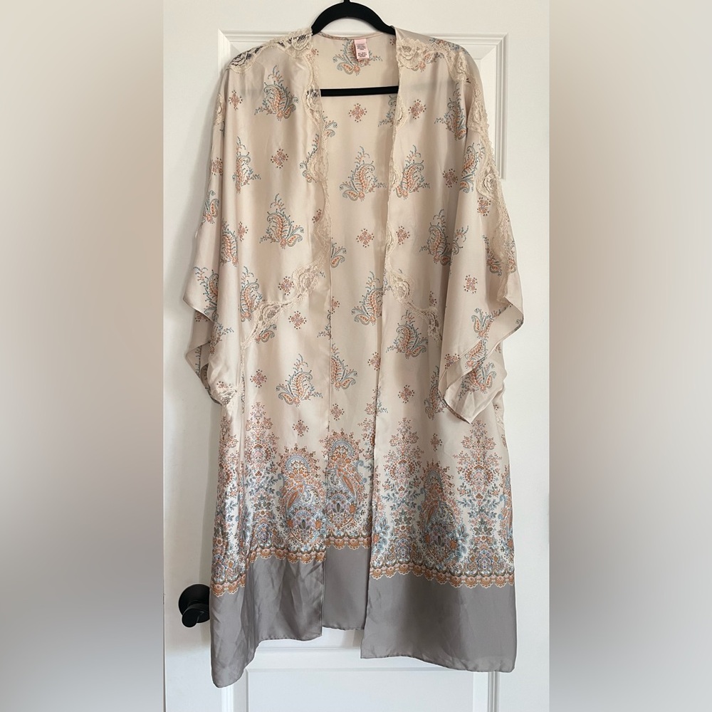 Victoria’s Secret Beige Lace Paisley Lace Kimono Robe L/XL
